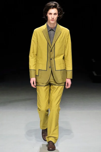Look 18
